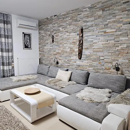 Apartman Panoráma 2 *